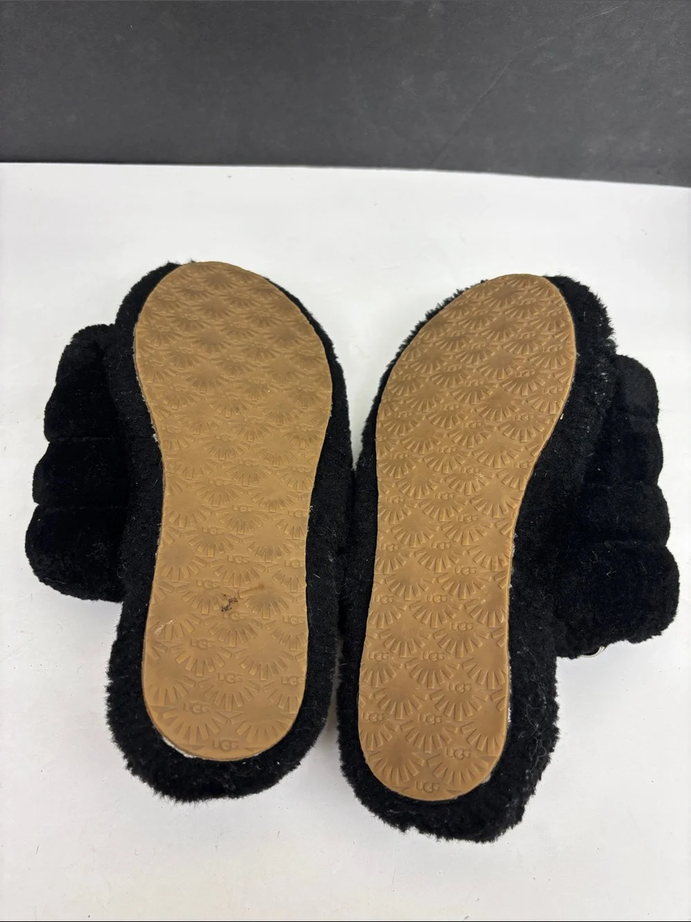 UGG Kids Black Fuzzy Slide Slippers, sz 5 big girl, box 63